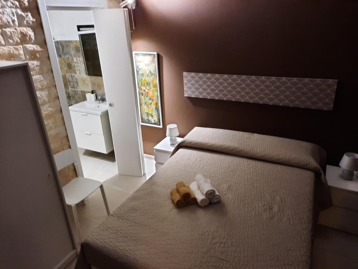 Zia Nenne Holiday Rooms Monopoli Bagian luar foto